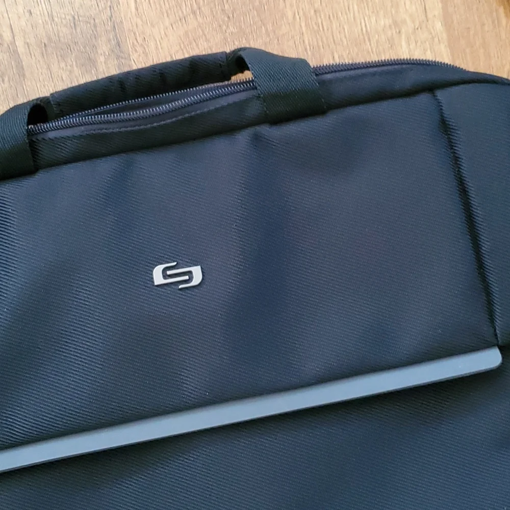 Solo Black Padded Laptop‎ Computer Messenger Bag